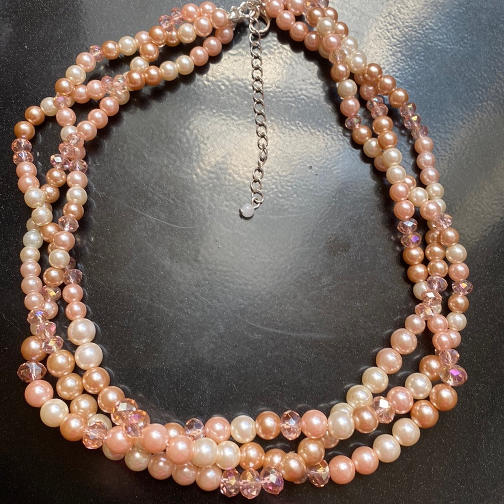 VINTAGE SIGNED NWT PINK SIMULATED PEARLS AND CRYSTAL BEADS NECKLACE CHOKER